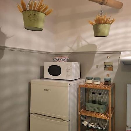 Viva La Frida Boho Apartment In Central Атина Екстериор снимка