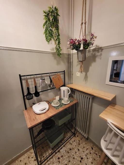 Viva La Frida Boho Apartment In Central Атина Екстериор снимка