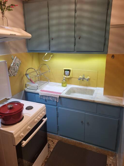 Viva La Frida Boho Apartment In Central Атина Екстериор снимка