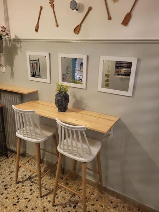 Viva La Frida Boho Apartment In Central Атина Екстериор снимка