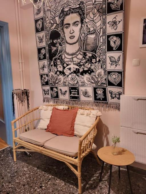 Viva La Frida Boho Apartment In Central Атина Екстериор снимка