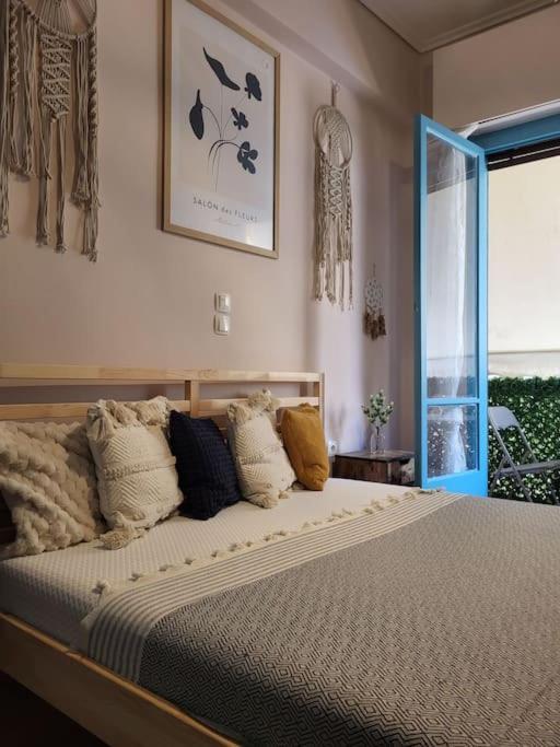 Viva La Frida Boho Apartment In Central Атина Екстериор снимка